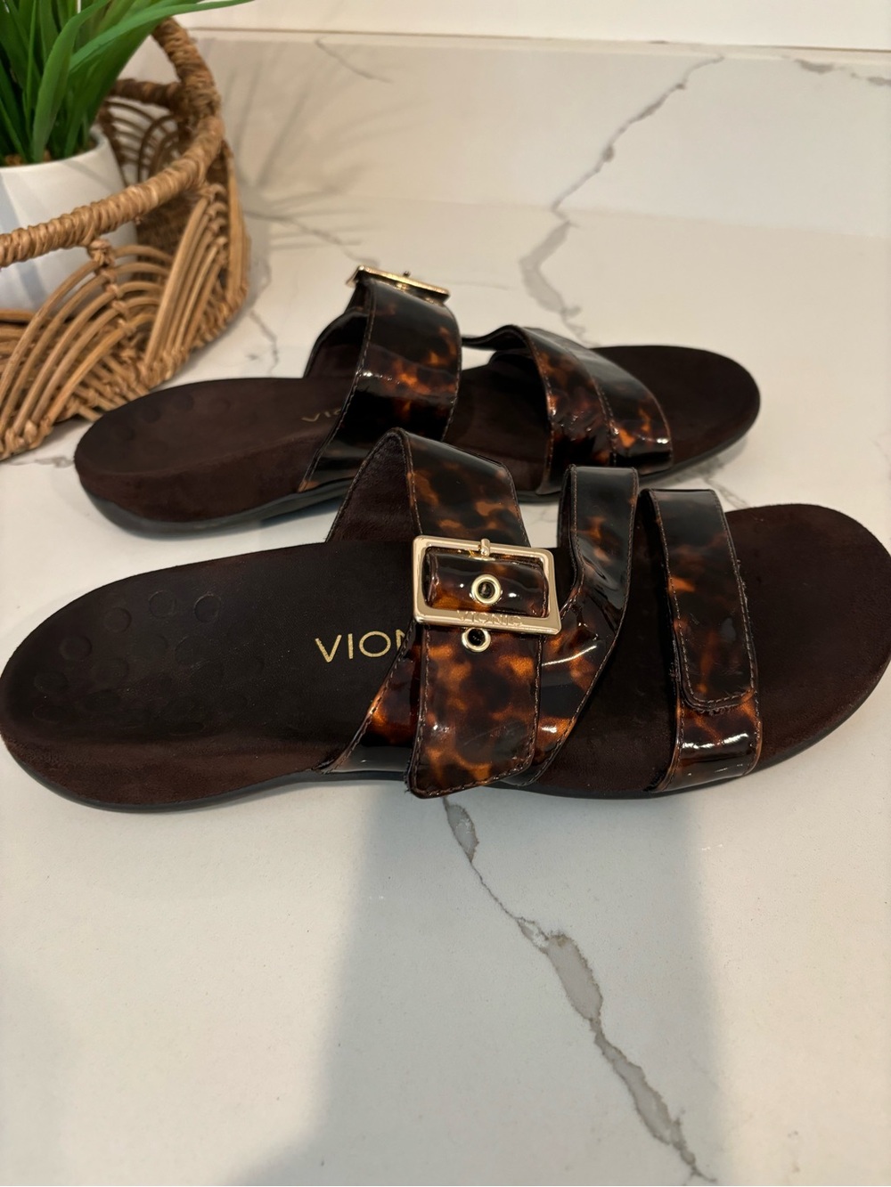 Vionic Skylar Tortoiseshell Patent Slide Sandals Brown Womens 9 Support Orthotic - Picture 4 of 15